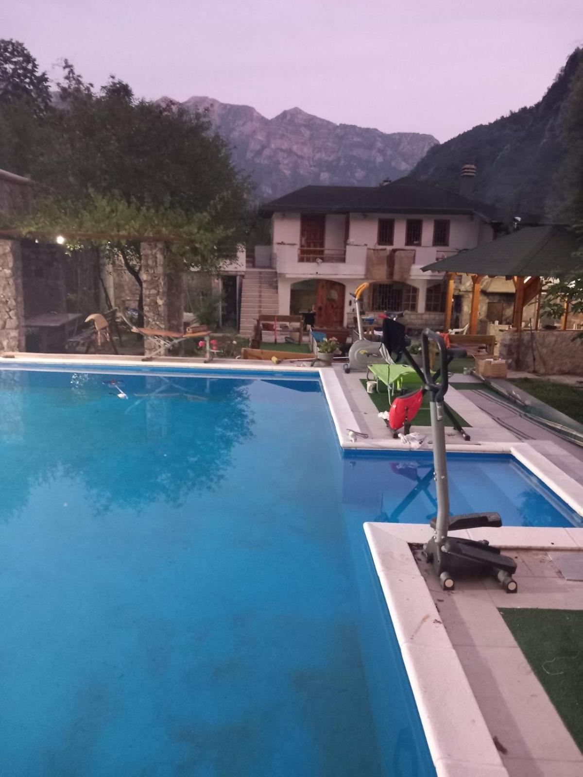 Villa Kuca Za Odmor Sa Bazenom Diva Grabovica Jablanica Esterno foto