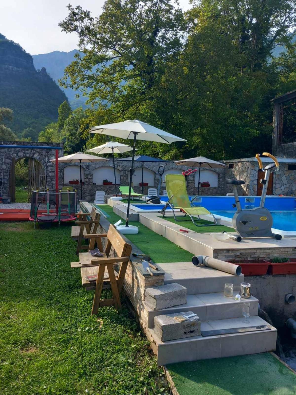 Villa Kuca Za Odmor Sa Bazenom Diva Grabovica Jablanica Esterno foto
